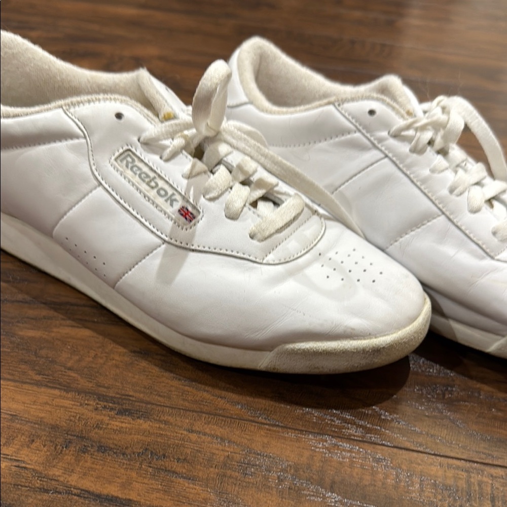 Reebok White Leather Sneakers Classic Design used sz9.5